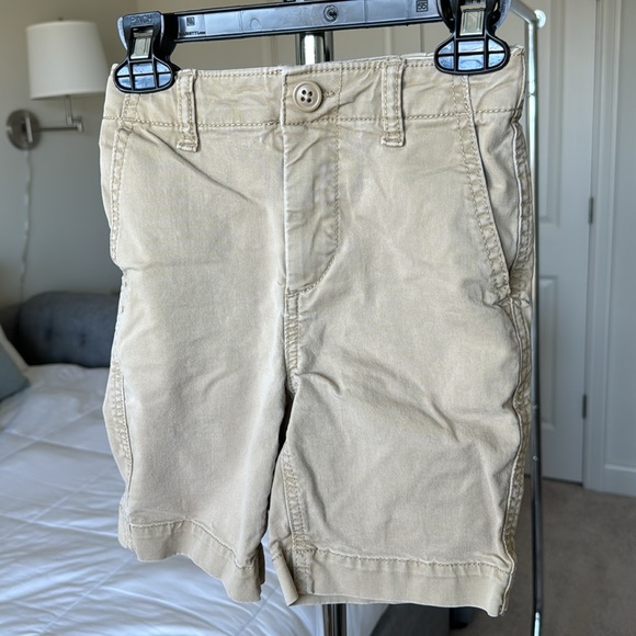 Gap Khaki Shorts - Picture 3 of 5